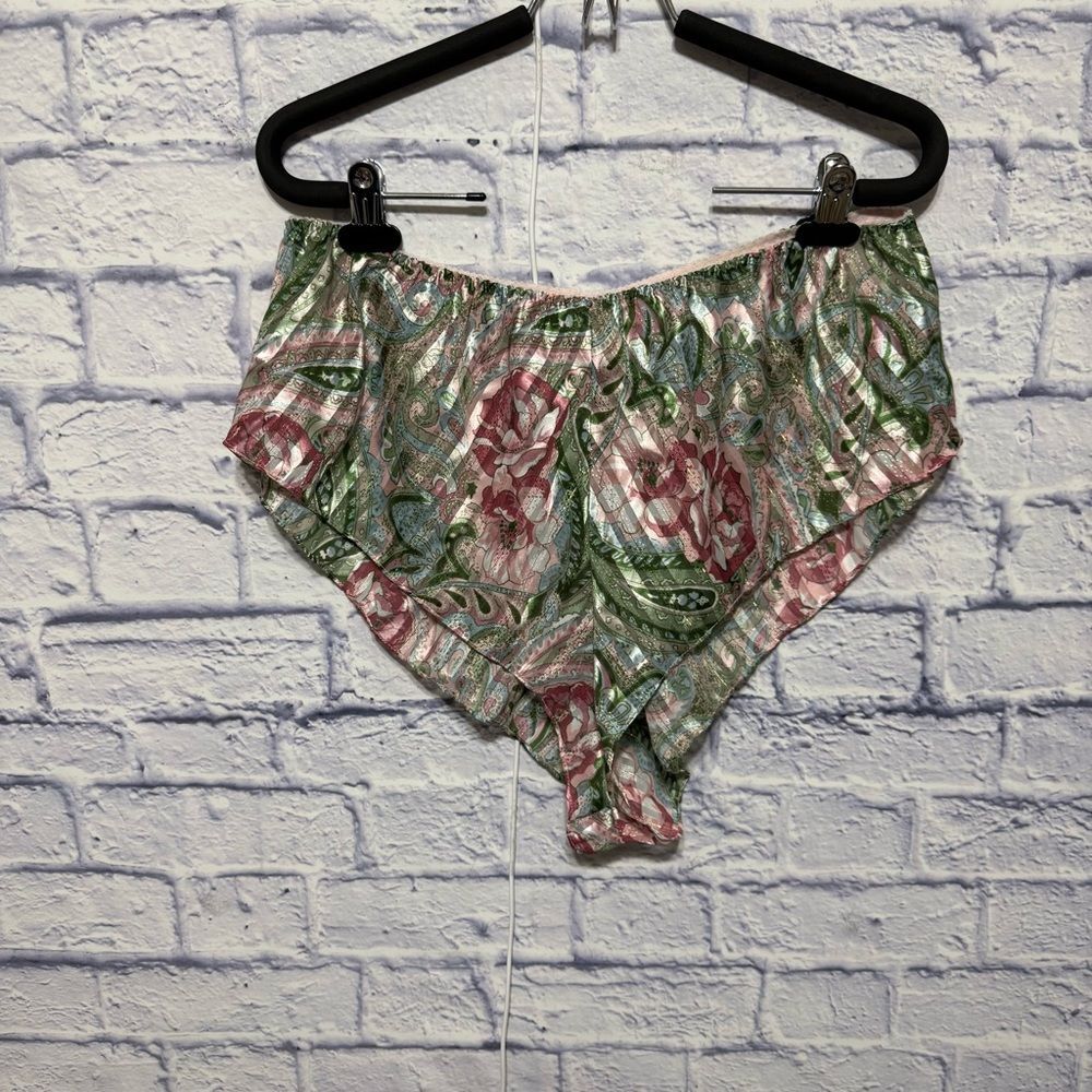 Victoria's Secret Gold Label Vintage Floral Pattern
Short Lounge Shorts VS